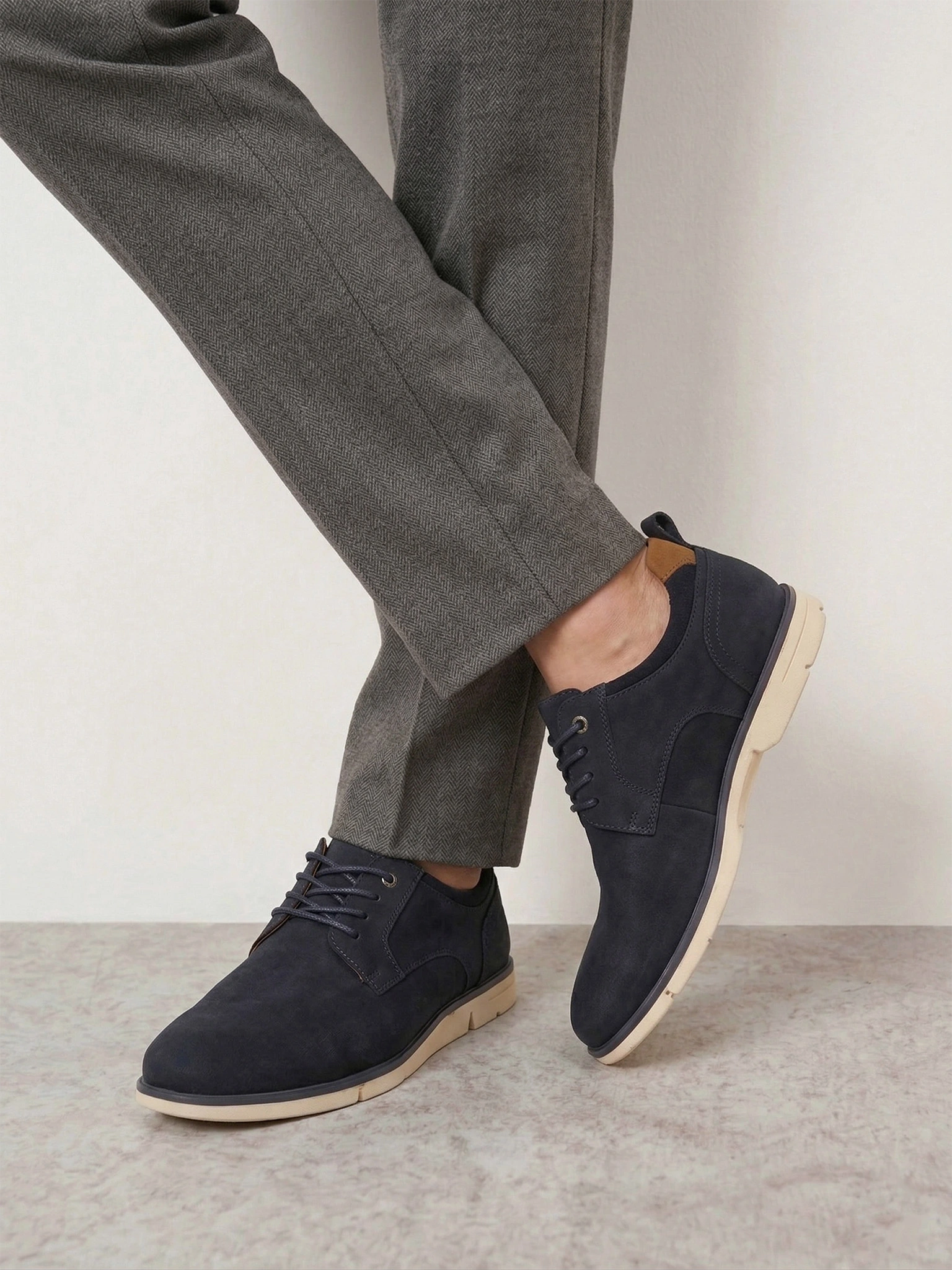 Туфли-дерби темно-синего цвета со шнуровкой